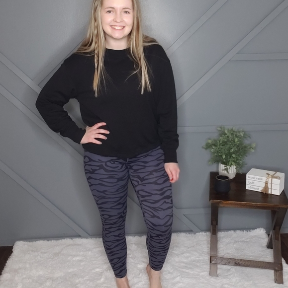 High Waisted Leggings - Picture 2 of 2